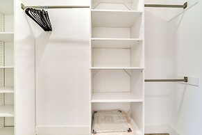 4 Mi to Dtwn: Modern Tacoma Home w/ Spacious Yard