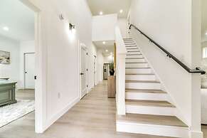 4 Mi to Dtwn: Modern Tacoma Home w/ Spacious Yard