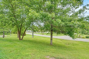 Home 2 Mi to Island in Pigeon Forge!