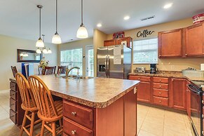 Home 2 Mi to Island in Pigeon Forge!