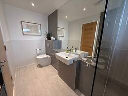 Luxury Lakeside Retreat With Hot Tub Games Room Watersports Sleeps 14