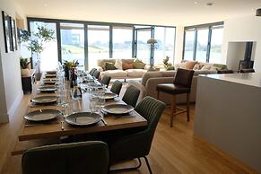 Luxury Lakeside Retreat With Hot Tub Games Room Watersports Sleeps 14