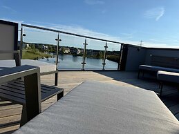 Luxury Lakeside Retreat With Hot Tub Games Room Watersports Sleeps 14