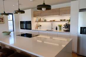 Luxury Lakeside Retreat With Hot Tub Games Room Watersports Sleeps 14