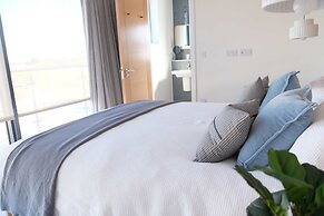 Luxury Lakeside Retreat With Hot Tub Games Room Watersports Sleeps 14