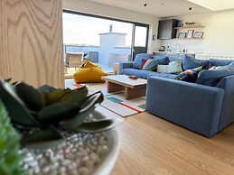 Luxury Lakeside Retreat With Hot Tub Games Room Watersports Sleeps 14