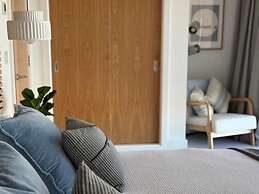 Luxury Lakeside Retreat With Hot Tub Games Room Watersports Sleeps 14