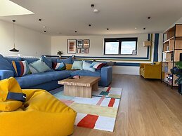 Luxury Lakeside Retreat With Hot Tub Games Room Watersports Sleeps 14