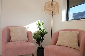 Luxury Lakeside Retreat With Hot Tub Games Room Watersports Sleeps 14