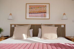 Luxury Lakeside Retreat With Hot Tub Games Room Watersports Sleeps 14