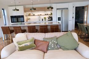 Luxury Lakeside Retreat With Hot Tub Games Room Watersports Sleeps 14