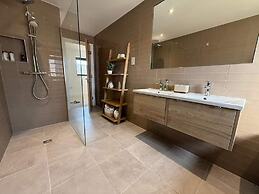 Luxury Lakeside Retreat With Hot Tub Games Room Watersports Sleeps 14