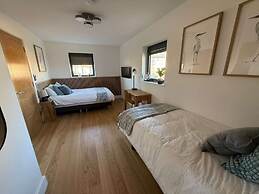 Luxury Lakeside Retreat With Hot Tub Games Room Watersports Sleeps 14