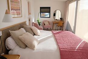 Luxury Lakeside Retreat With Hot Tub Games Room Watersports Sleeps 14