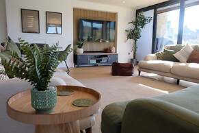 Luxury Lakeside Retreat With Hot Tub Games Room Watersports Sleeps 14