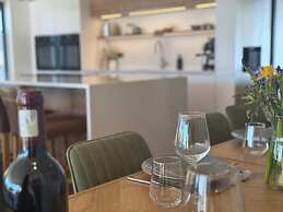 Luxury Lakeside Retreat With Hot Tub Games Room Watersports Sleeps 14