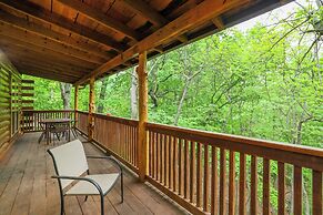 4 Mi to Marina: Cozy Log Cabin in Eureka Springs!