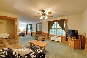 4 Mi to Marina: Cozy Log Cabin in Eureka Springs!