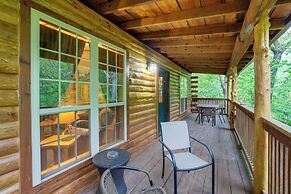 4 Mi to Marina: Cozy Log Cabin in Eureka Springs!