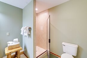 4 Mi to Marina: Cozy Log Cabin in Eureka Springs!