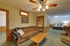 4 Mi to Marina: Cozy Log Cabin in Eureka Springs!