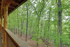 4 Mi to Beaver Lake: Peaceful Log Cabin w/ Deck!
