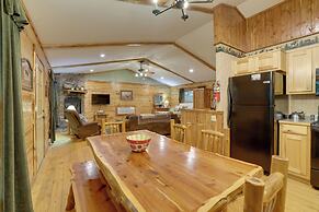4 Mi to Beaver Lake: Peaceful Log Cabin w/ Deck!