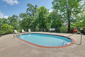 4 Mi to Beaver Lake: Peaceful Log Cabin w/ Deck!