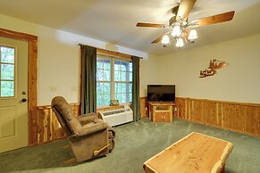 4 Mi to Beaver Lake: Peaceful Log Cabin w/ Deck!