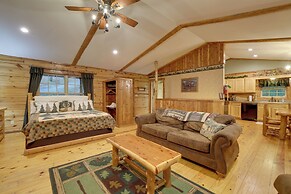 4 Mi to Beaver Lake: Peaceful Log Cabin w/ Deck!