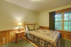 4 Mi to Beaver Lake: Peaceful Log Cabin w/ Deck!
