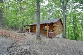 4 Mi to Beaver Lake: Peaceful Log Cabin w/ Deck!