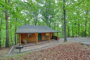 4 Mi to Beaver Lake: Peaceful Log Cabin w/ Deck!