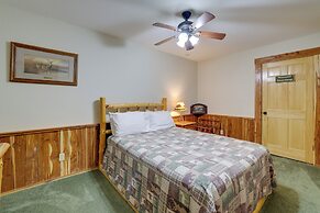 4 Mi to Lake: Wooded Log Cabin in Eureka Springs!