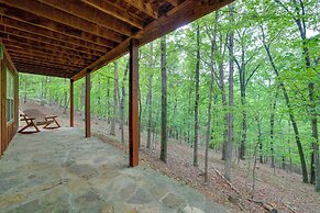4 Mi to Lake: Wooded Log Cabin in Eureka Springs!