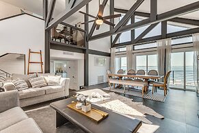 Luxe Family Gem in Montgomery: 'the Lake House!'