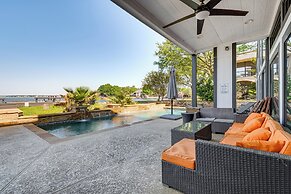 Luxe Family Gem in Montgomery: 'the Lake House!'