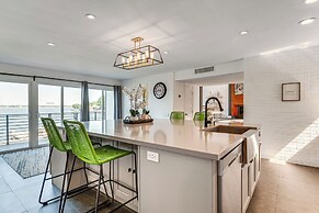 Luxe Family Gem in Montgomery: 'the Lake House!'