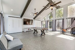 Luxe Family Gem in Montgomery: 'the Lake House!'