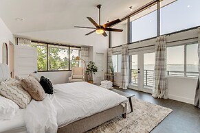 Luxe Family Gem in Montgomery: 'the Lake House!'