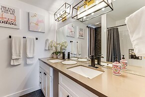 Luxe Family Gem in Montgomery: 'the Lake House!'