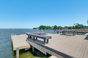 Luxe Family Gem in Montgomery: 'the Lake House!'