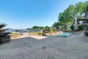 Luxe Family Gem in Montgomery: 'the Lake House!'