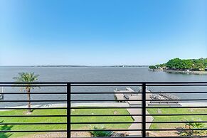 Luxe Family Gem in Montgomery: 'the Lake House!'