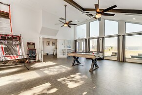 Luxe Family Gem in Montgomery: 'the Lake House!'