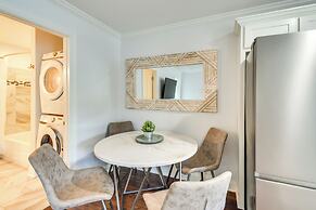 Steps to River + Shops: Downtown Helen Retreat!