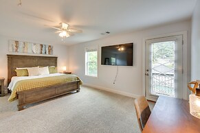 Steps to River + Shops: Downtown Helen Retreat!