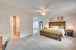 Steps to River + Shops: Downtown Helen Retreat!