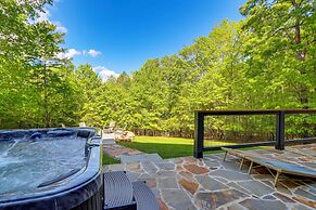 Family Friendly: Hot Tub Haven in Mineral Bluff!