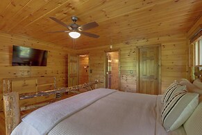 Family Friendly: Hot Tub Haven in Mineral Bluff!